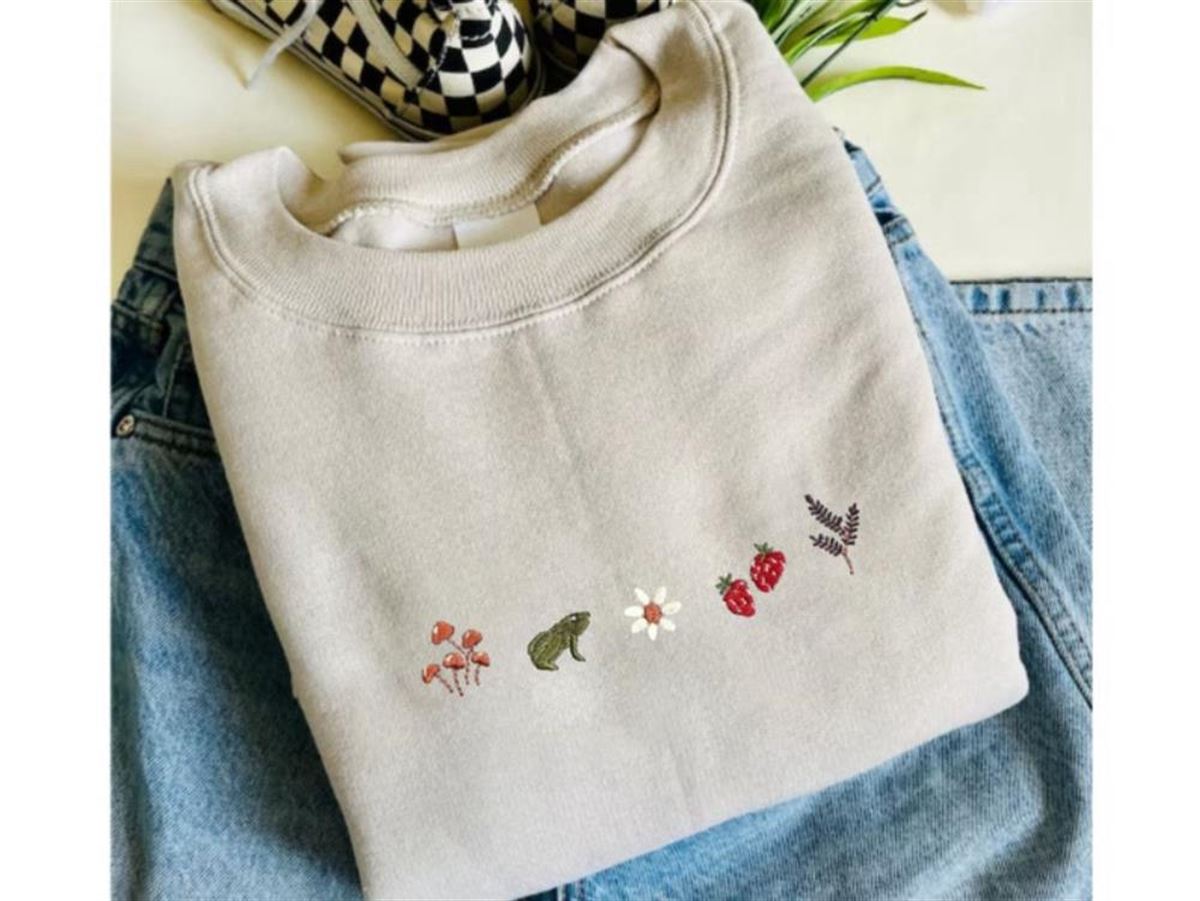 Cottagecore Embroidered Crewneck Sweatshirt