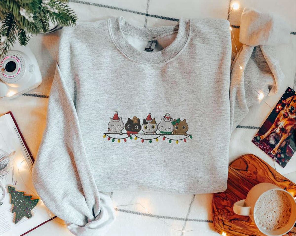 Cute Christmas Cat Embroidered Sweatshirt