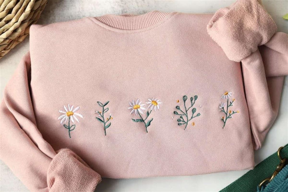 Daisy Embroidered Crewneck Sweatshirt