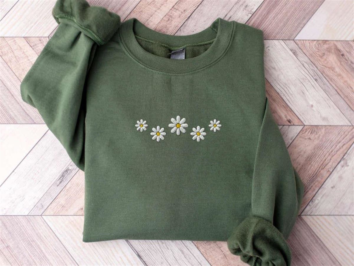 Daisy Embroidered Floral Sweatshirt