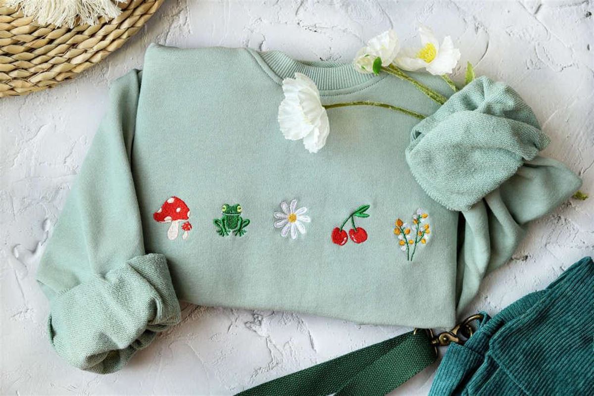 Daisy Mushroom Embroidered Sweatshirt