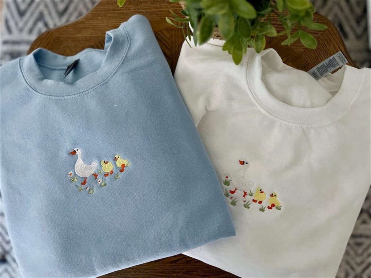 Embroidered Duck Sweatshirt Crewneck