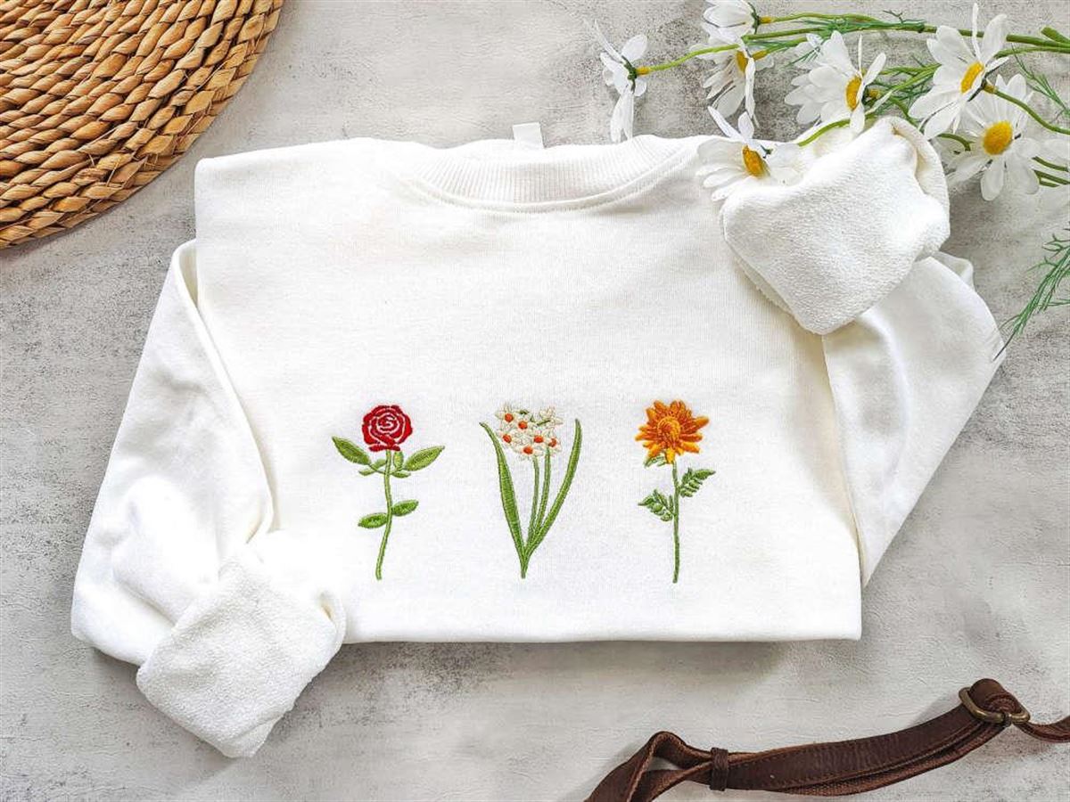 Embroidered Flower 2d Crewneck Sweatshirt