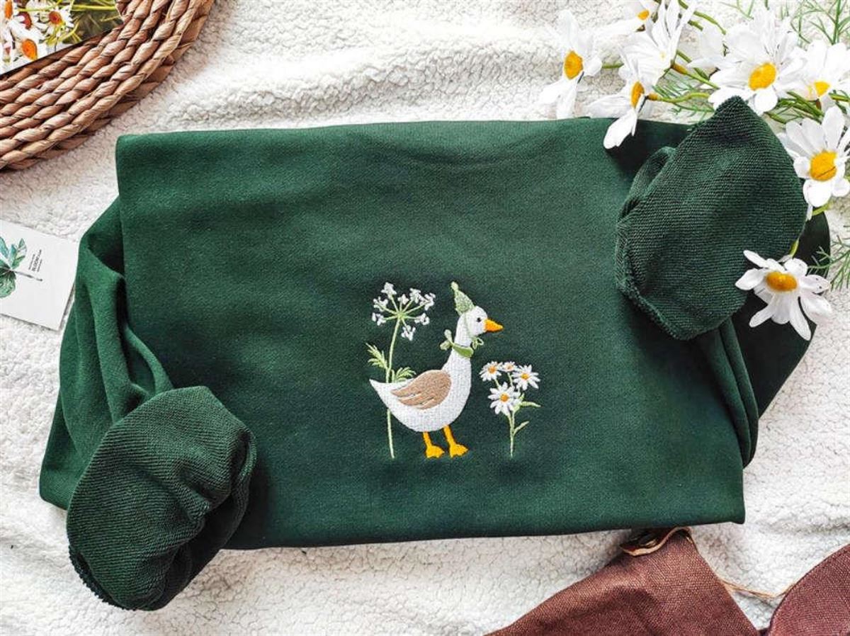 Embroidered Goose Daisy Sweatshirt