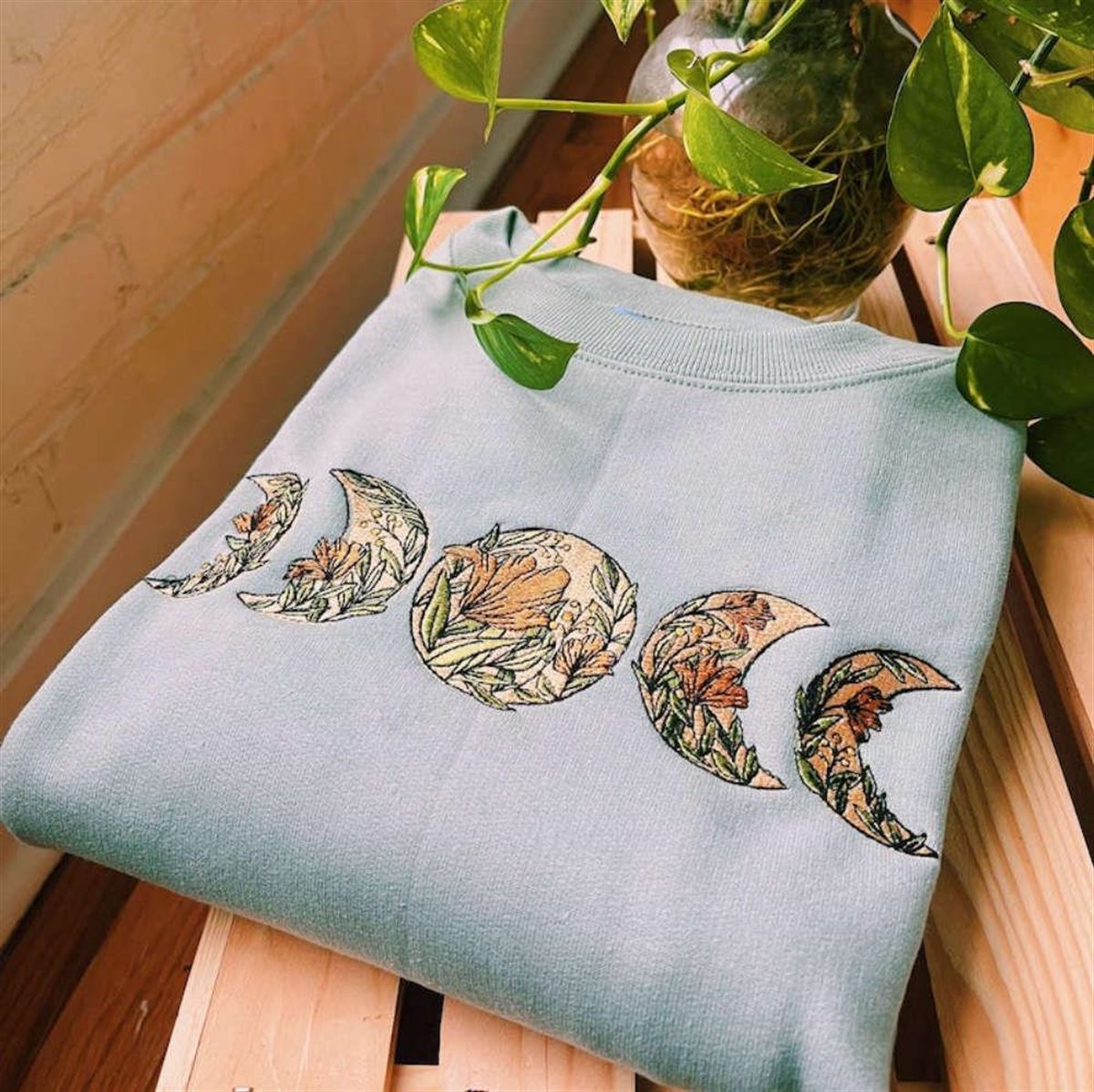 Floral Embroidered Moon Sweatshirt Crewneck