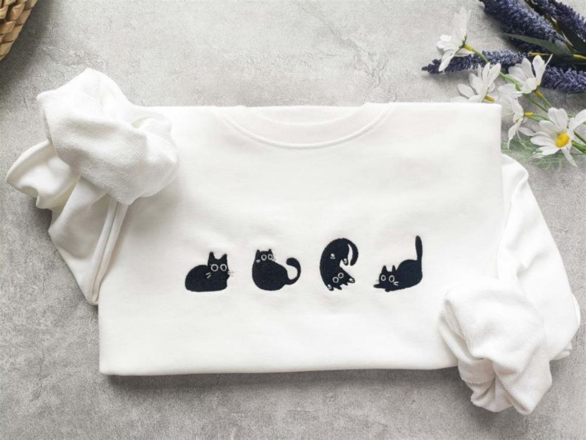 Lovely Black Cat Embroidered Sweatshirt Crewneck