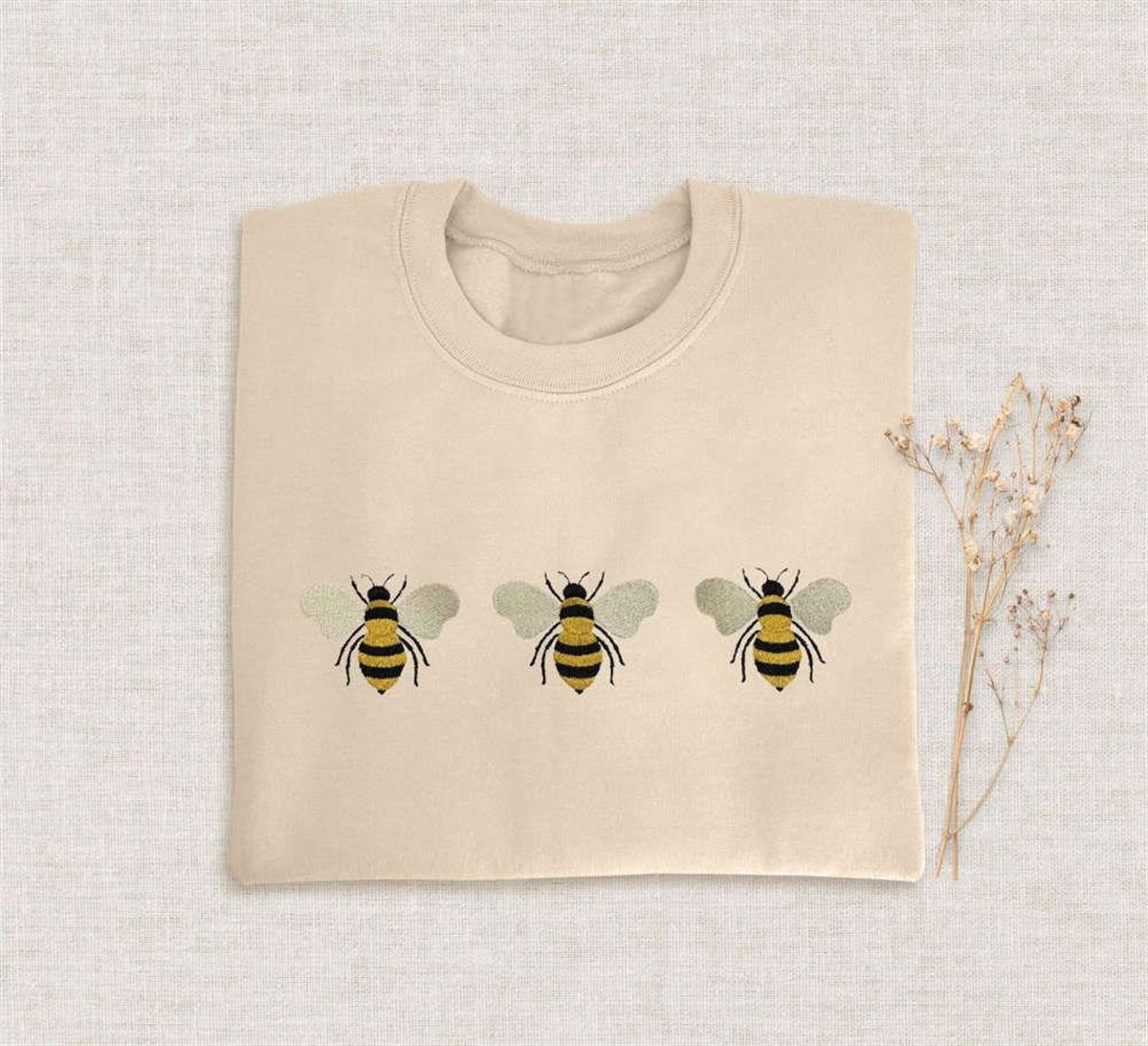 Bee Embroidered Crewneck Sweatshirt