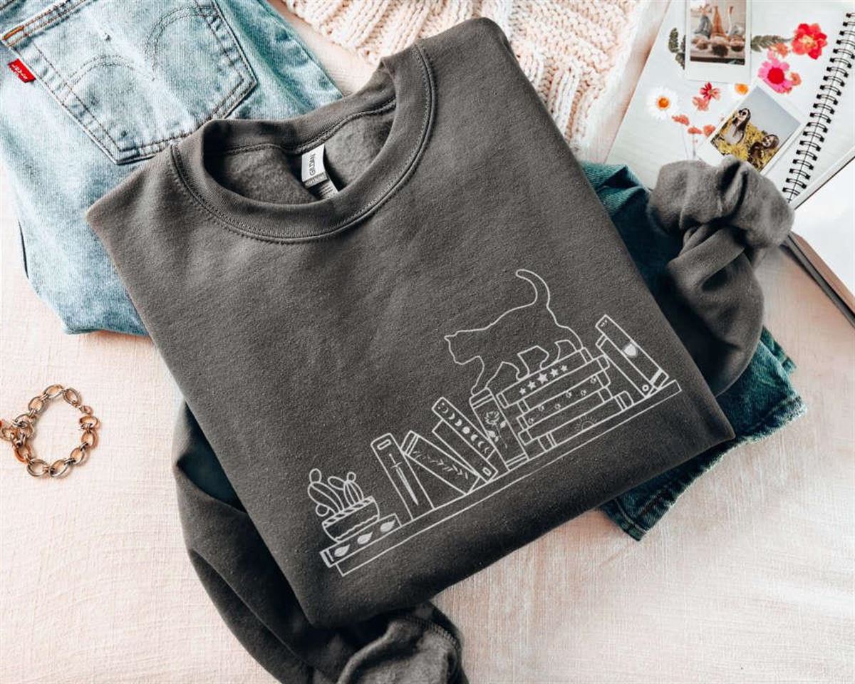 Book Lovers Sweatshirt Embroidered Cat